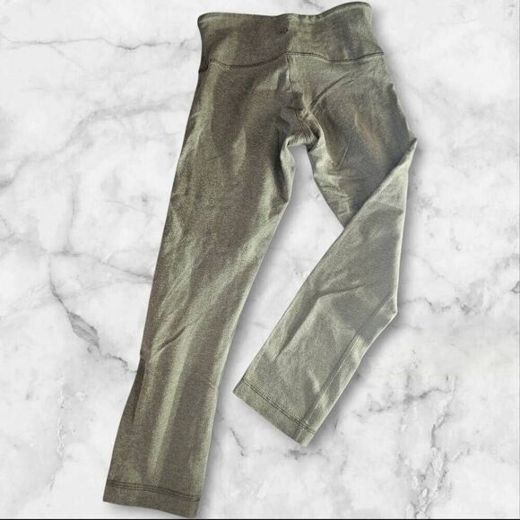 Lululemon Size 4 Wunder Under - Picture 2 of 5